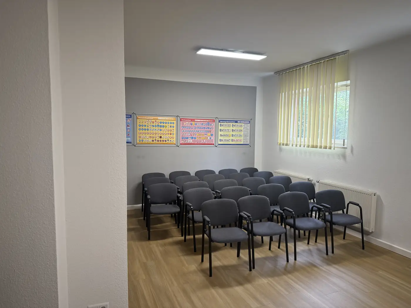 Theorieraum der Fahrschule Aslan